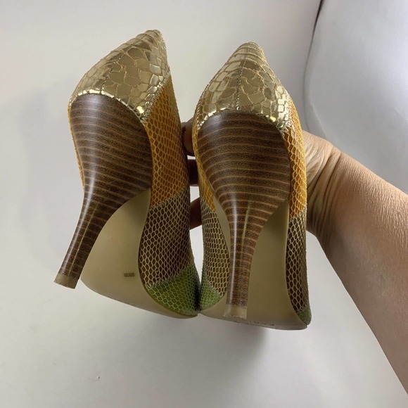 BCBG PARIS Gold Bosley Pump Heels Reptile Multicolor Embossed Leather Shoe 8.5 - Picture 9 of 12